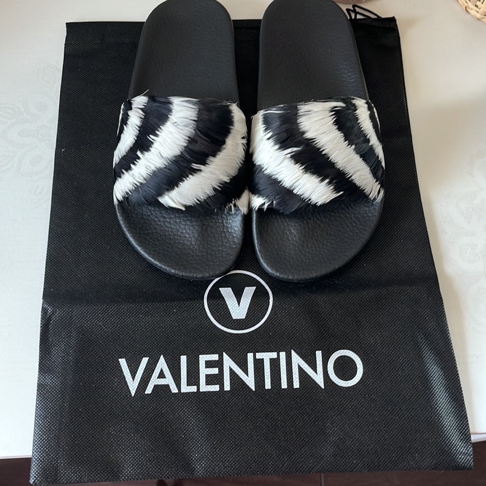 Valentino slides goose feather animal print size 7